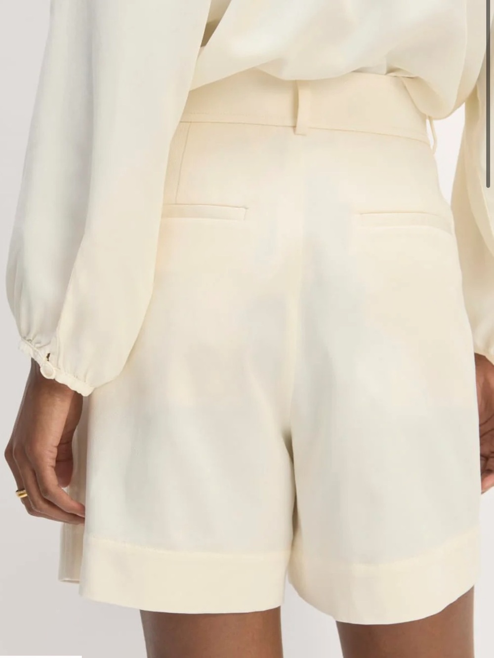 Everlane Draper Short in Buttersmooth - Picture 4 of 9